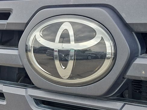 Used 2018 Toyota Tacoma SR5 image 11