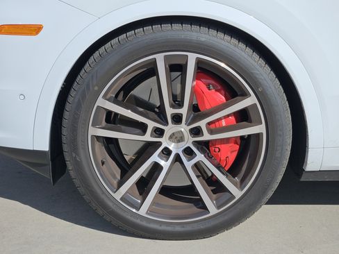 Certified 2026 Porsche Cayenne Turbo image 14