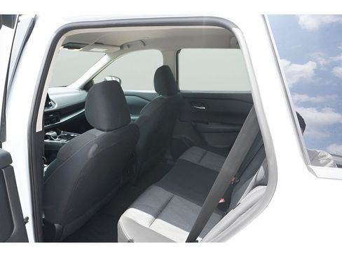 Used 2024 Nissan Rogue SV FWD image 23