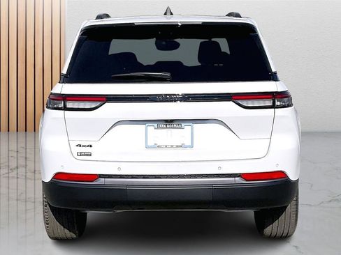 New 2026 Jeep Grand Cherokee Limited w/ Limited Altitude Package AWD/4WD image 8
