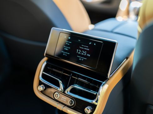 Certified 2025 Bentley Bentayga Extended Wheelbase AWD/4WD image 56