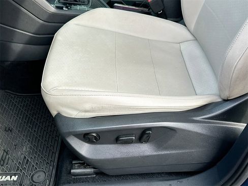 Used 2020 Volkswagen Tiguan SE image 9