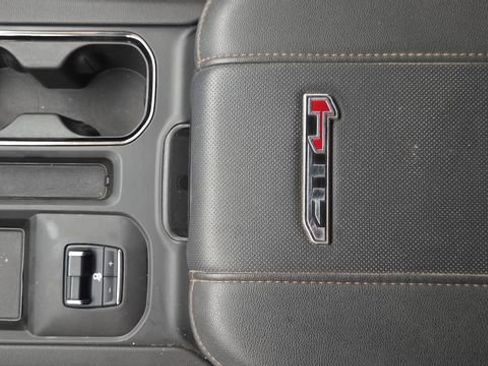 Used 2025 GMC Sierra 2500 AT4 w/ Technology Package image 42