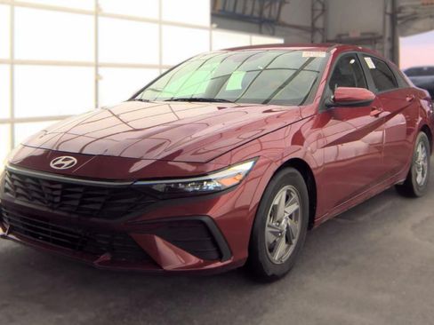 Used 2025 Hyundai Elantra SE FWD image 1