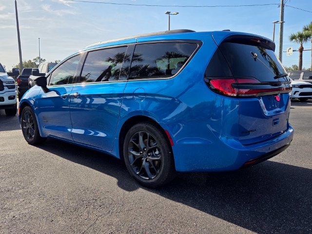 New 2027 Chrysler Pacifica Select FWD image 6