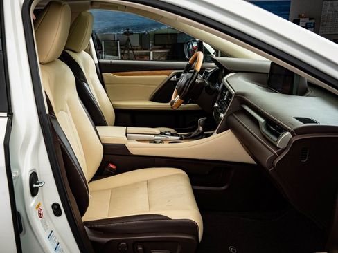 Used 2018 Lexus RX 350L Premium w/ Premium Package image 23