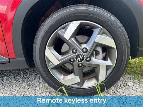 Used 2025 Hyundai Venue SEL FWD image 11