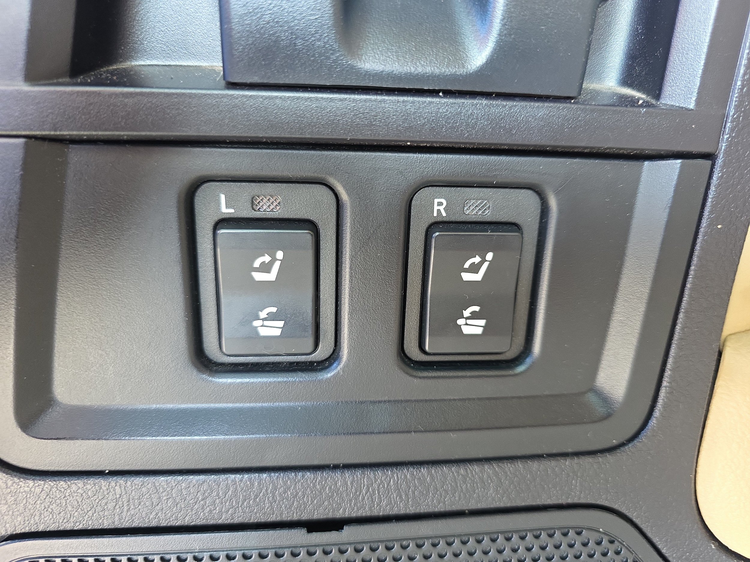 Used 2019 Toyota Sequoia Platinum w/ Carpet Mat Package (TMS) AWD/4WD image 22