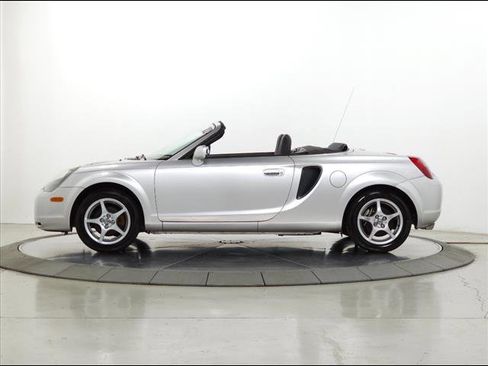 Used 2002 Toyota MR2 image 4
