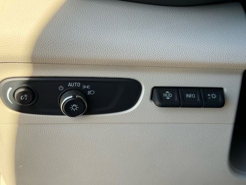 Used 2022 Buick Envision Avenir w/ Technology Package II image 18