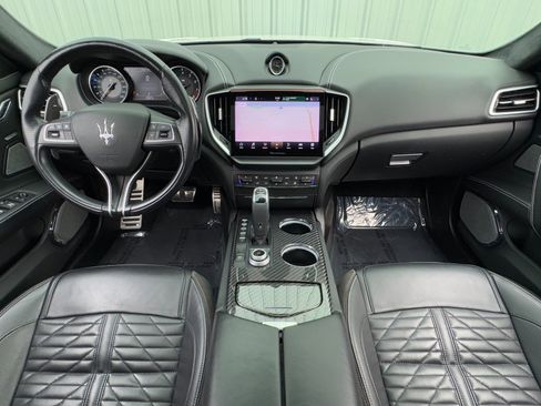 Used 2022 Maserati Ghibli Trofeo image 11