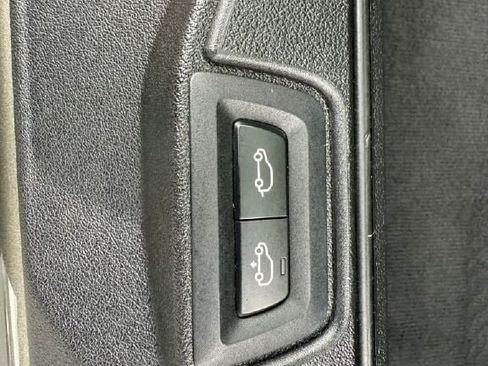 Used 2022 BMW X7 xDrive40i w/ Premium Package AWD/4WD image 39