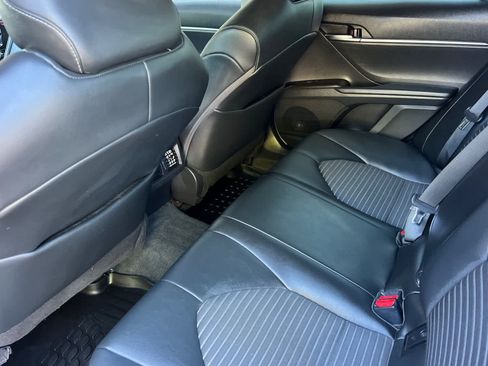 Used 2022 Toyota Camry SE FWD image 4