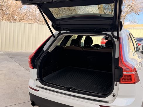 Used 2019 Volvo XC60 T5 Momentum w/ Multimedia Package image 17