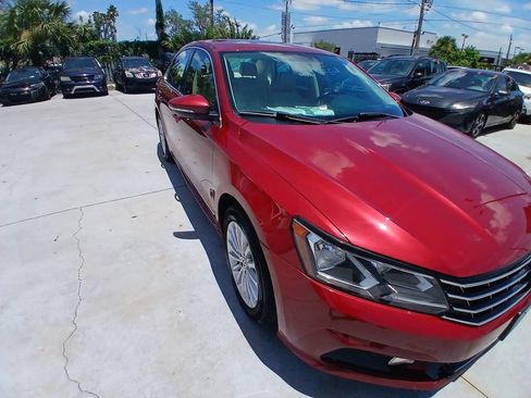 Used 2017 Volkswagen Passat 1.8T SE FWD image 10