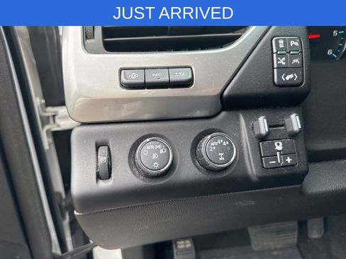 Used 2018 Chevrolet Suburban Premier AWD/4WD image 16