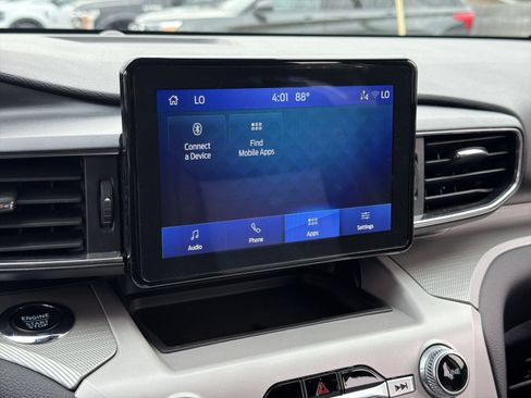 Used 2024 Ford Explorer XLT w/ Equipment Group 202A AWD/4WD image 31