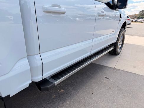 Used 2021 Ford F150 Lariat w/ FX4 Off-Road Package image 13