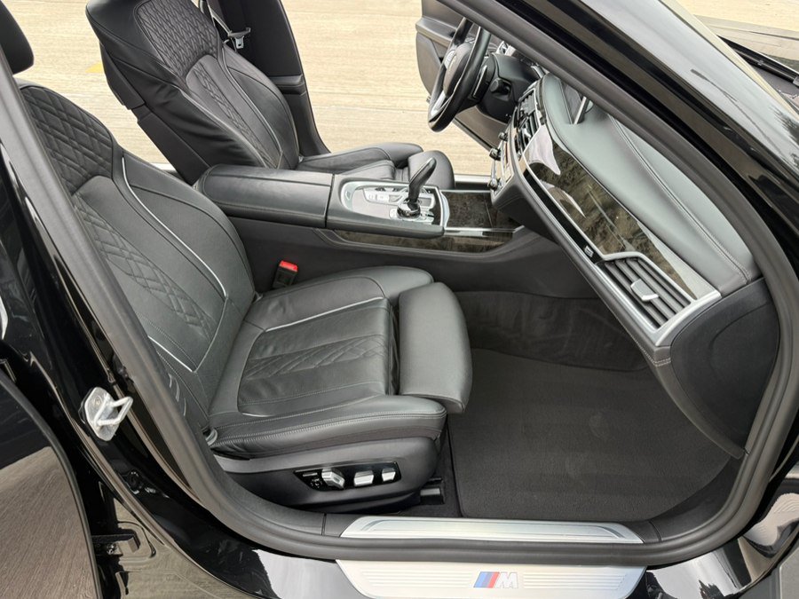 Used 2018 BMW 750i xDrive AWD/4WD image 18