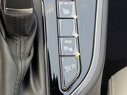 Used 2024 Kia Niro EX Touring image 17