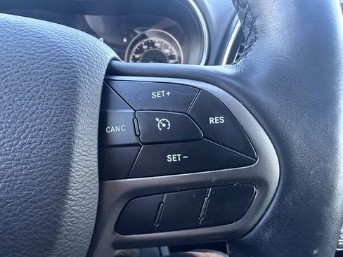 Used 2019 Jeep Cherokee Limited image 20