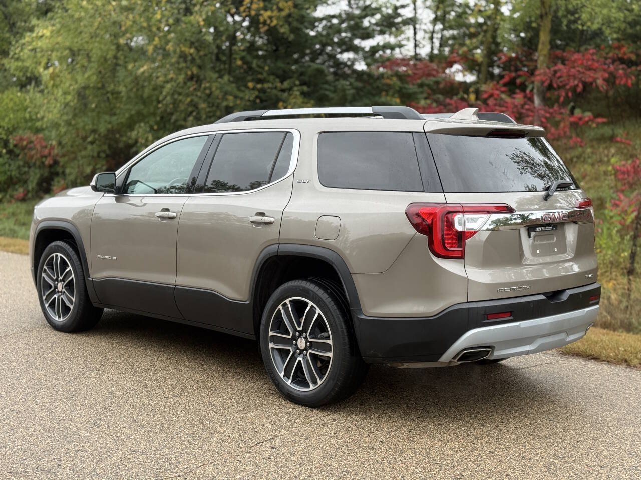 Used 2023 GMC Acadia SLT w/ Technology Package AWD/4WD image 7