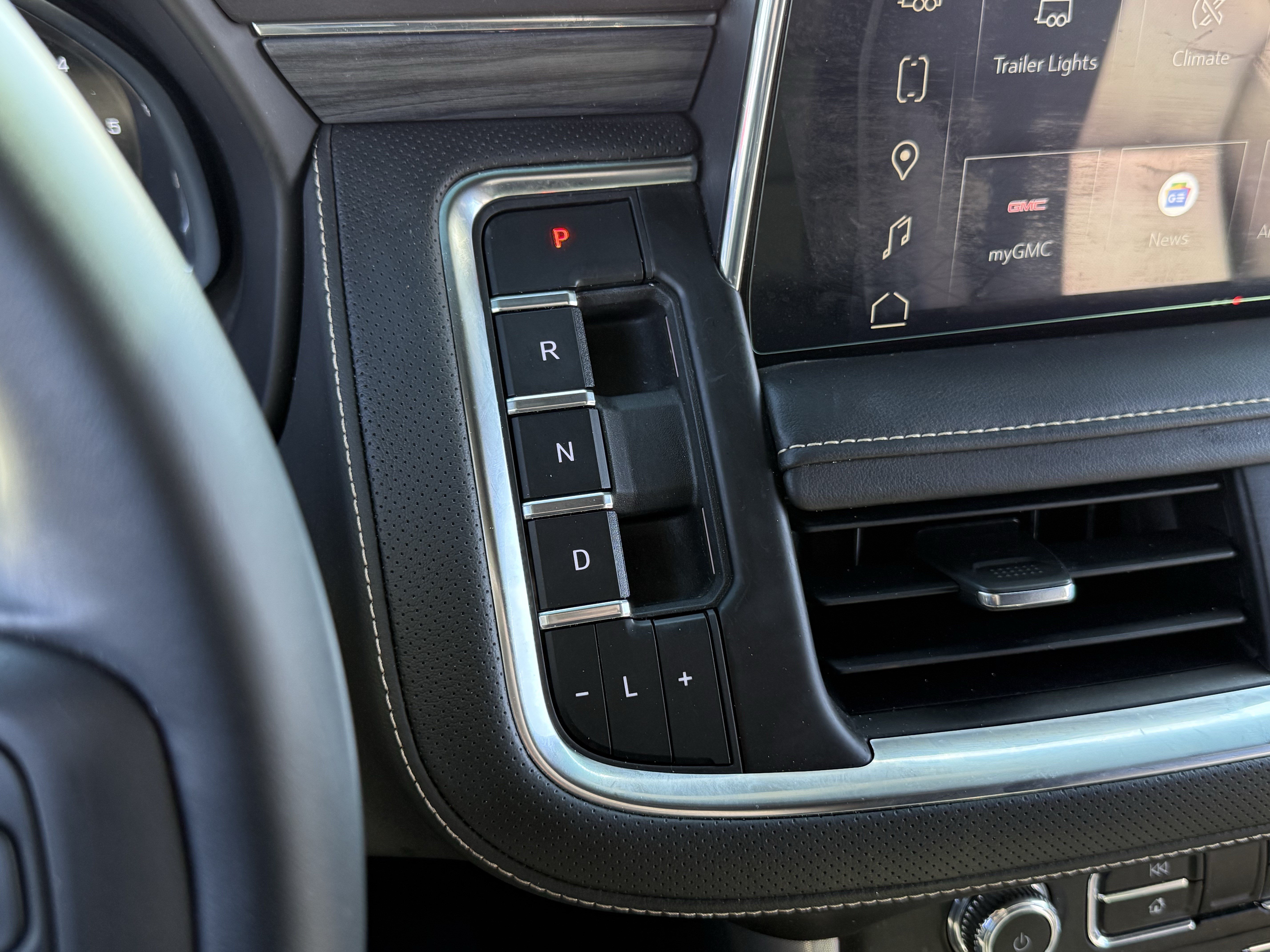 Used 2023 GMC Yukon SLT RWD image 27