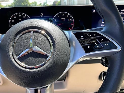 Used 2026 Mercedes-Benz GLB 250 4MATIC image 21