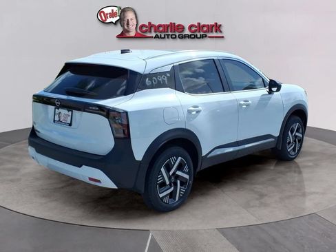 New 2026 Nissan Kicks SV w/ SV Premium Package FWD image 5