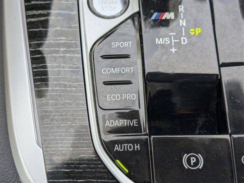 Used 2021 BMW X7 M50i w/ Executive Package image 32