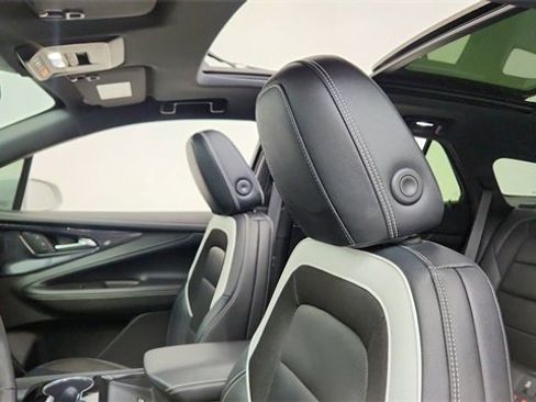 Used 2024 Chevrolet Blazer EV LT image 33