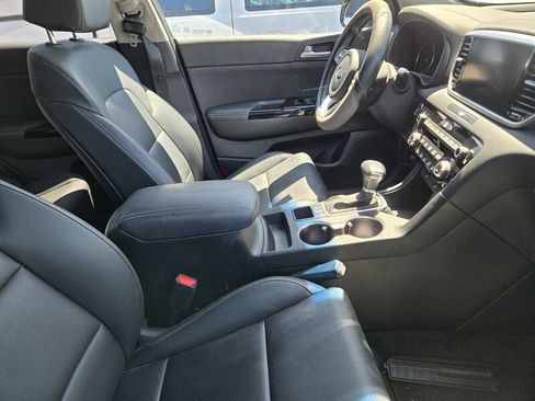 Certified 2021 Kia Sportage EX FWD image 3