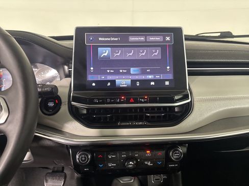 Used 2024 Jeep Compass Limited image 13