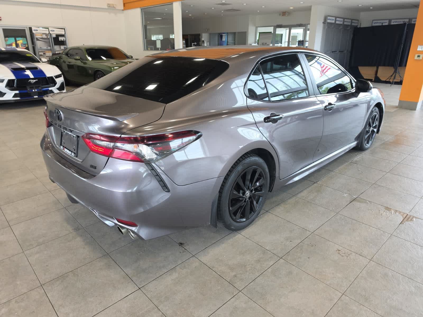 Used 2022 Toyota Camry SE FWD image 7