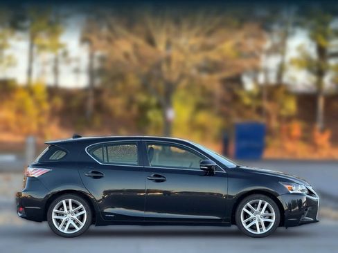 Used 2017 Lexus CT 200h image 7