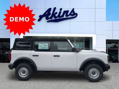 New 2025 Ford Bronco 4-Door image 1