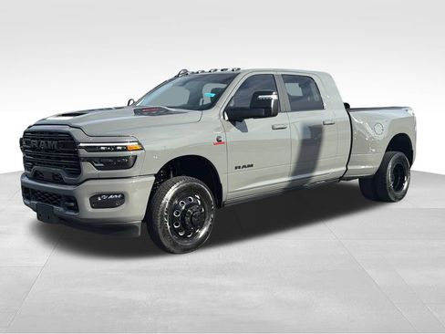 Used 2026 RAM 3500 Laramie AWD/4WD image 2