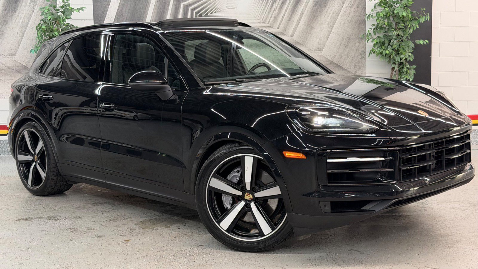 Used 2024 Porsche Cayenne AWD/4WD image 1