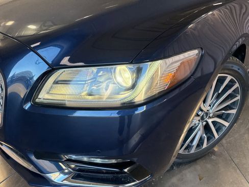 Used 2017 Lincoln Continental Select image 7