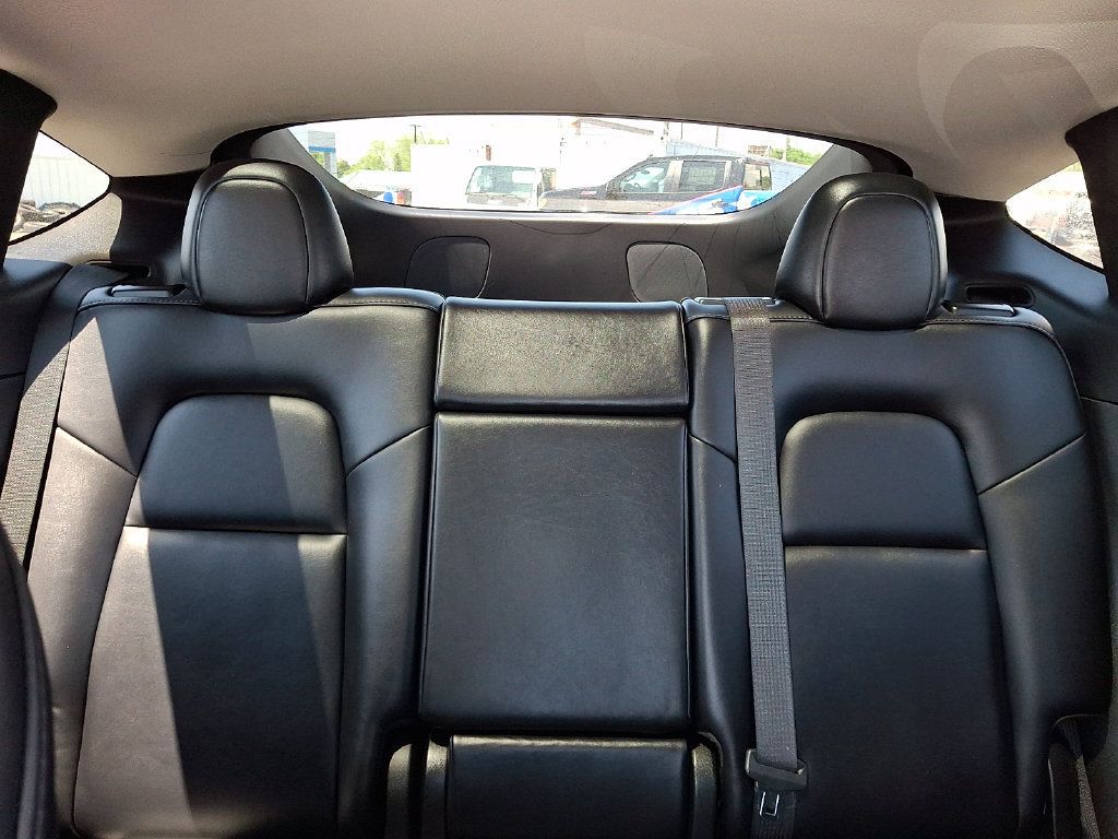 Used 2022 Tesla Model Y Performance AWD/4WD image 19