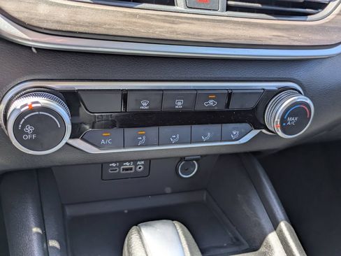 Used 2025 Nissan Altima 2.5 SV FWD image 15