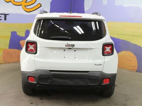 Used 2015 Jeep Renegade Latitude FWD image 3