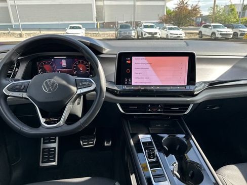 Certified 2024 Volkswagen Atlas Peak Edition SE AWD/4WD image 16