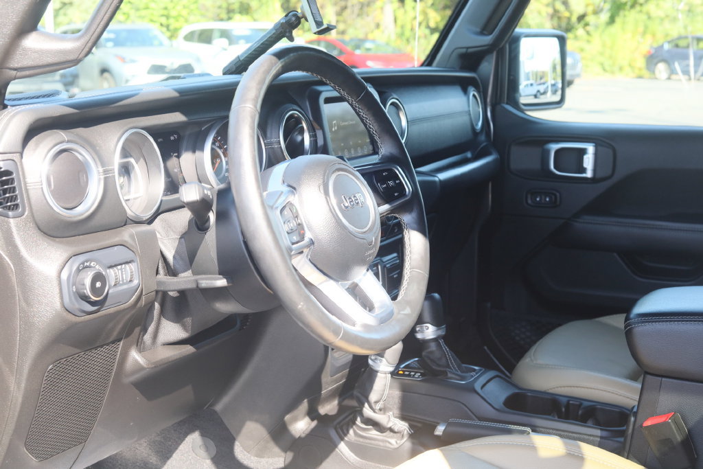 Used 2018 Jeep Wrangler Unlimited Sahara w/ Cold Weather Group AWD/4WD image 22