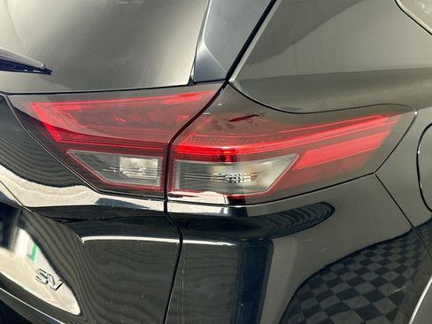 Used 2023 Nissan Rogue SV image 34