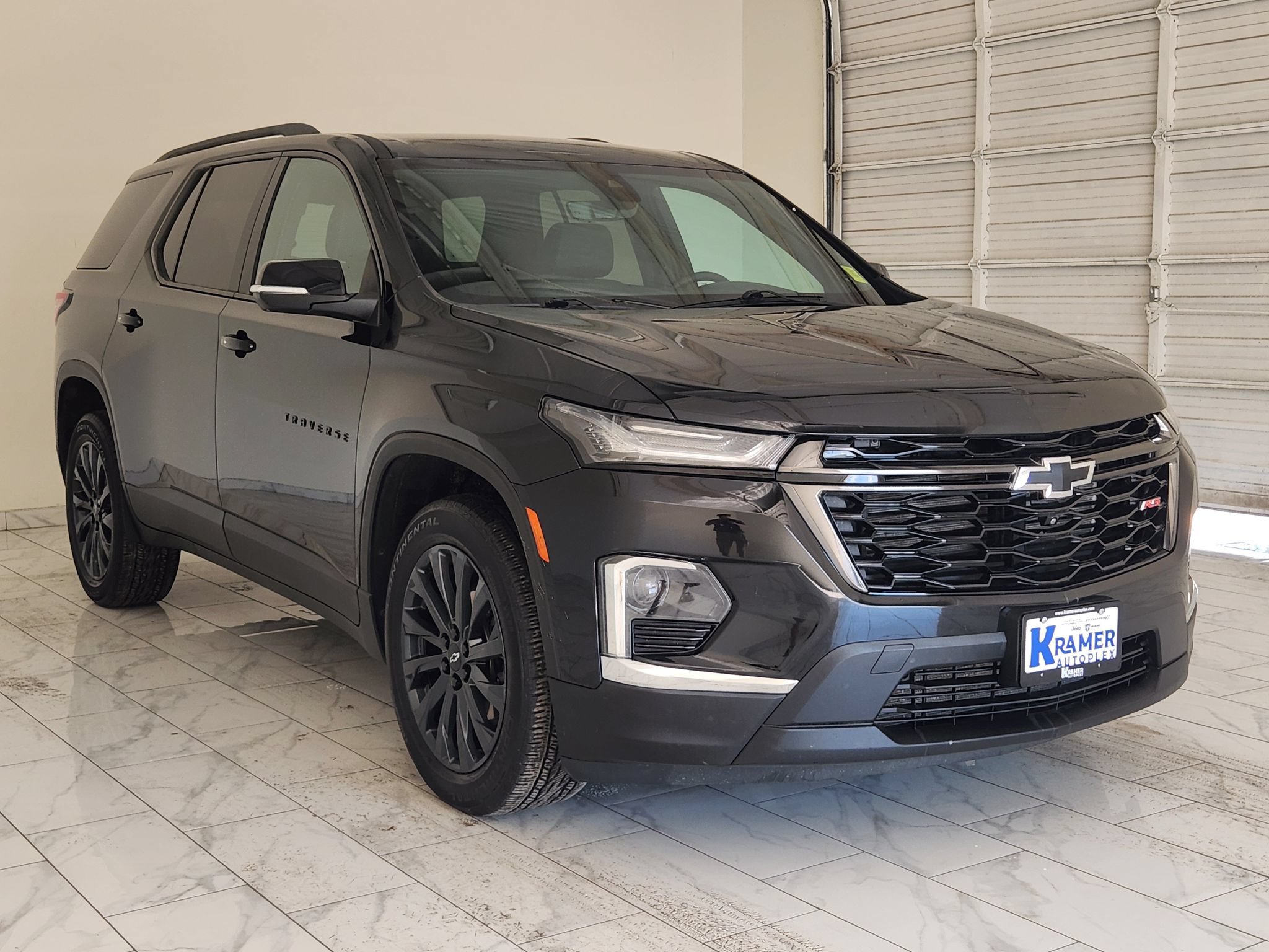 Used 2023 Chevrolet Traverse RS FWD image 3