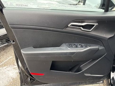 Certified 2023 Kia Sportage LX image 9