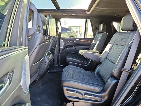 Used 2023 Cadillac Escalade Sport Platinum w/ LPO, ONYX Package image 11