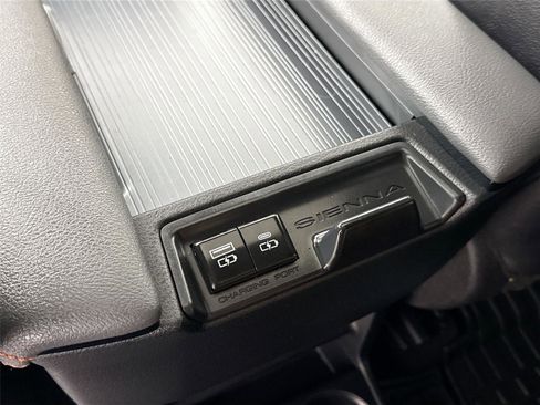 Certified 2023 Toyota Sienna XSE image 39