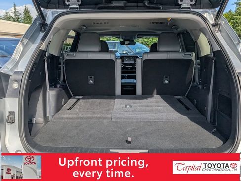 Used 2022 Toyota Highlander XLE AWD/4WD image 13